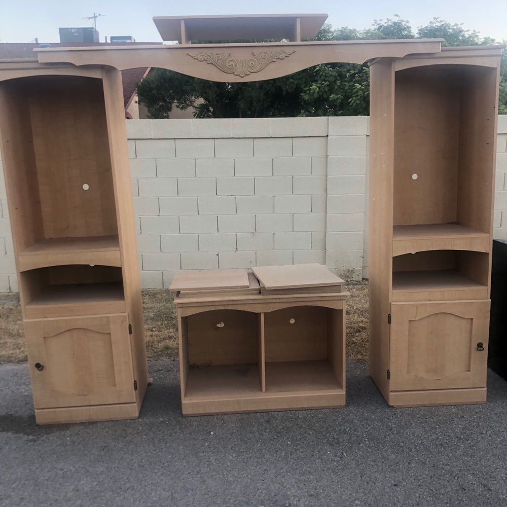 Entertainment center